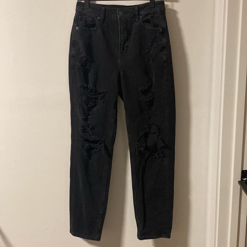 American Eagle Distressed Mom Jeans (2 Regular)